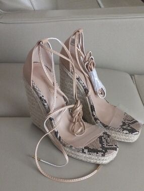 Shoe Dazzle Nude Espadrille Wedges with Snake-Print Toe & Trim Detail Size 7
